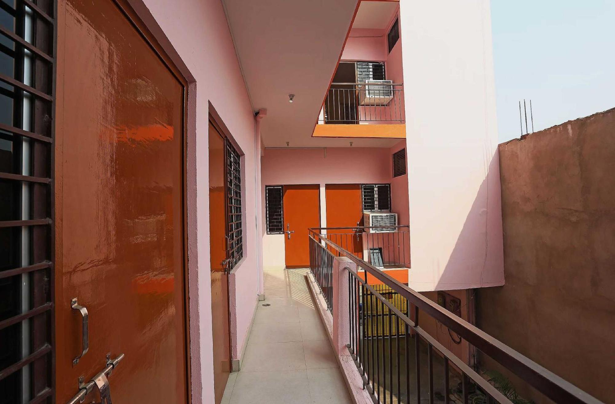 Hotel O Shree Shree Guest House Rāmnagar Kültér fotó